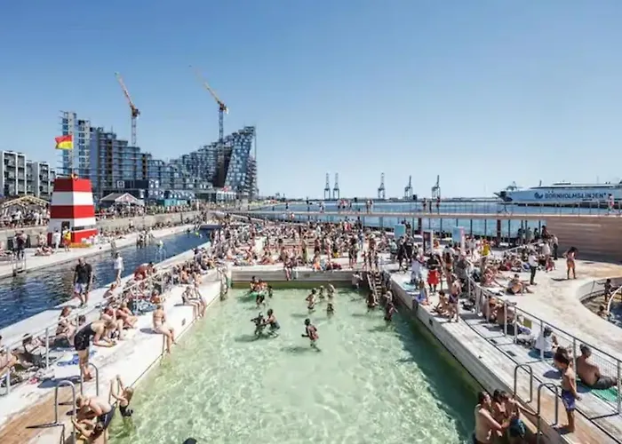 Apartment House In New York Style *